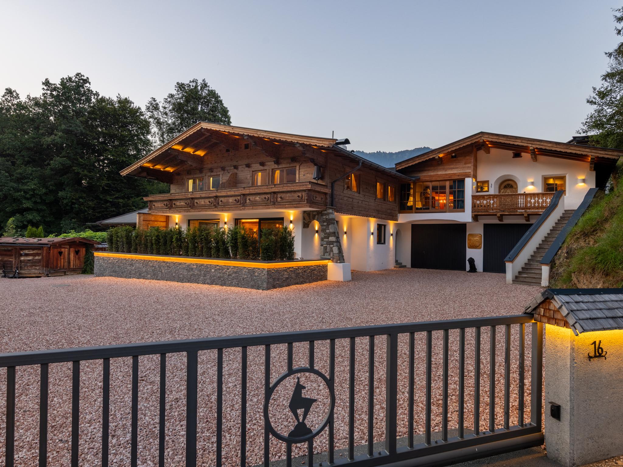 City Hide-Away Hahnenkamm Top 1